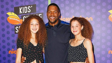 Michael Strahan with his daughters